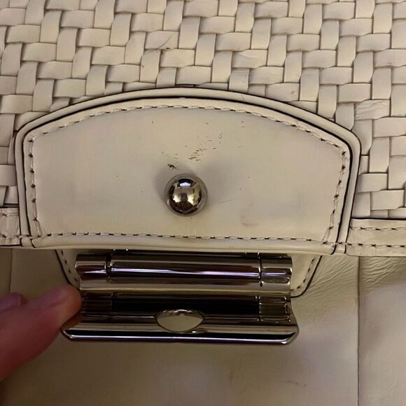 Coach white weave shoulder bag with crossbody strap - Picture 2 of 16